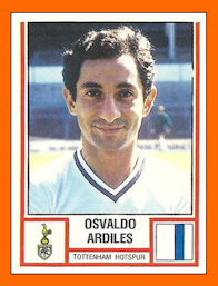 image of a 1980s Ossie Ardiles Panini card